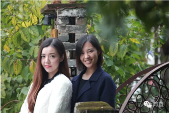 在四合院與高(gāo)顔值氣質美(měi)女(nǚ)一(yī)起品咖啡，你(nǐ)願意麽？